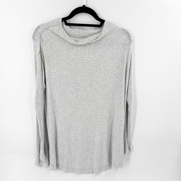 ✅ FREE PEOPLE WE THE FREE GREY RIBBED OVERSIZE SIZE MEDIUM - Picture 1 of 5
